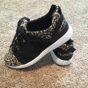 NWOT leopard quipid sneakers 7.5
